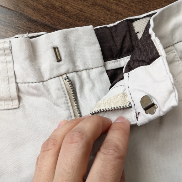 Tommy Hilfiger shorts for boys size 5 - Picture 3 of 11